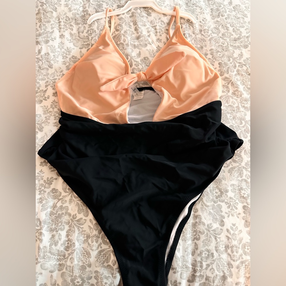 CUPSHE one piece bathing suit